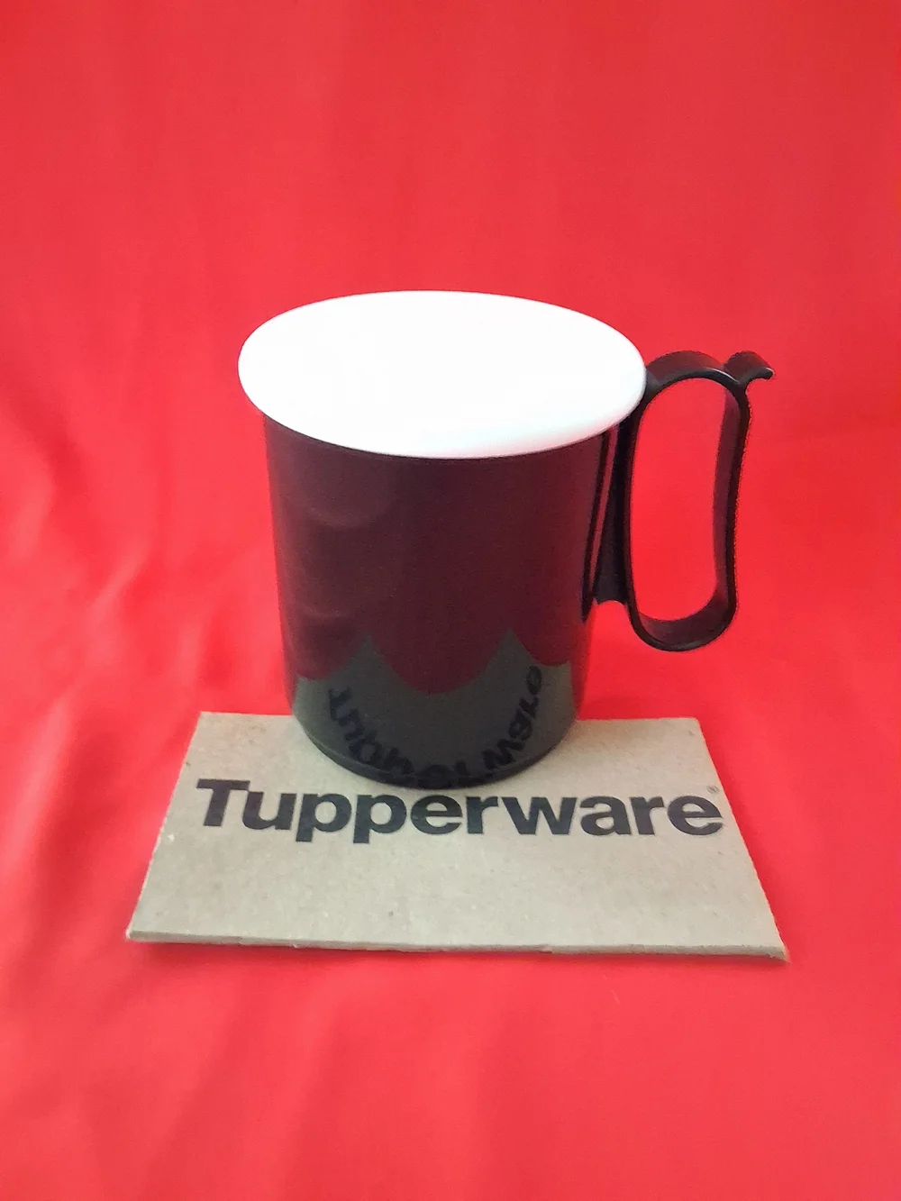 Tupperware That'S A Mug  with White Lid and Handle